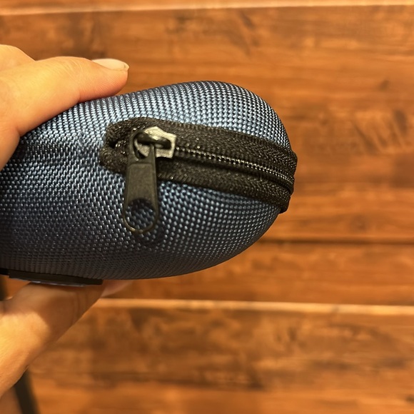 Hobie zipper sunglasses/eyeglasses semi-hard case (acc) - Picture 3 of 4